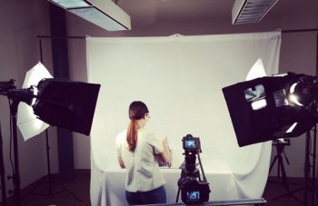 A look at one Brafton client's video blog success, plus a few examples of different approaches you can take for video blogging. 